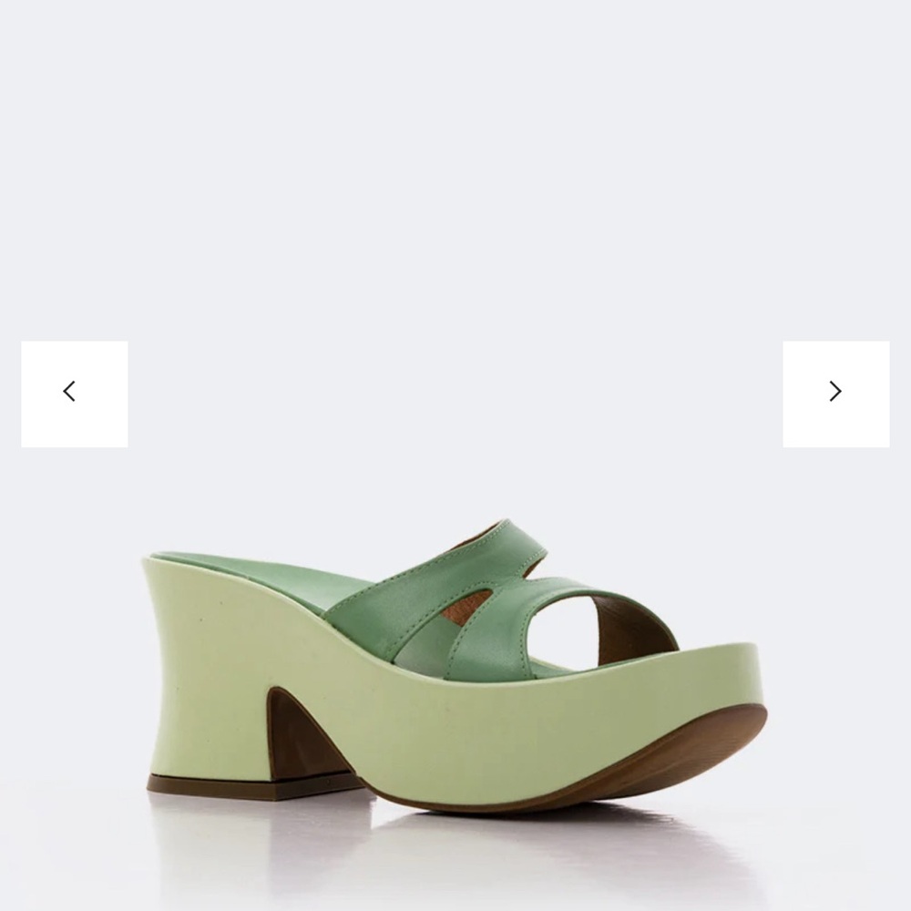 L’intervalle mint leather sandals, size 37